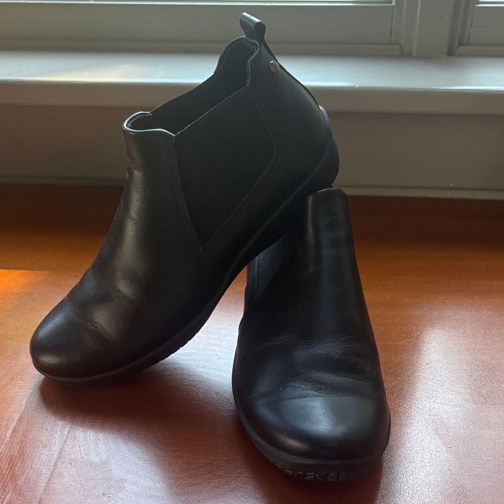 Arcopedico Black Ankle Boots
